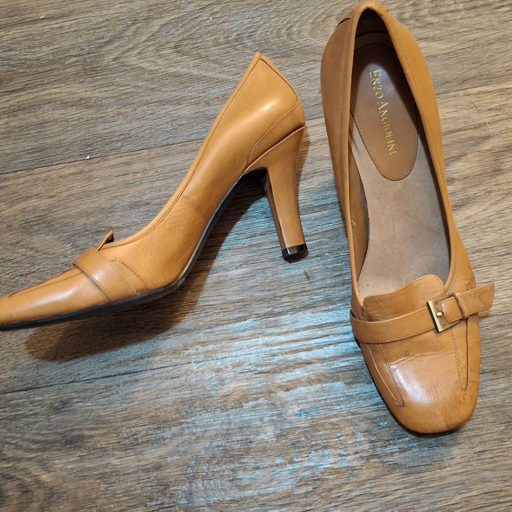 Vintage Enzo Angiolini Saddle Leather Pumps.